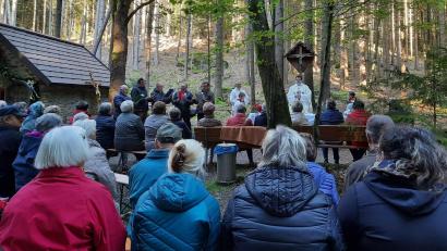 Bild: Birgit Schultes/exb 
Zum Jubiläum wurde mit Pfarrer Wolfgang Dietz ein Festgottesdienst gefeiert.
