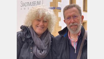 Bild: Elfie Wagner/exb
Elfie Wagner mit Didier Borde aus Périgueux, mit dem die Ambergerin vor 50 Jahren eine Brieffreundschaft begonnen hatte.