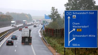 Bild: Götz
Wegen Bauarbeiten muss die Anschlussstelle Schwandorf-Mitte für rund zwei Wochen in beiden Richtungen gesperrt werden.