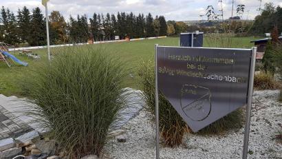 Bild: SpVgg Windischeschenbach/exb
Damit die Kicker der SpVgg Windischeschenbach beim Training den Ball und ihren Gegner wieder sehen, braucht es eine neue Flutlichtanlage.