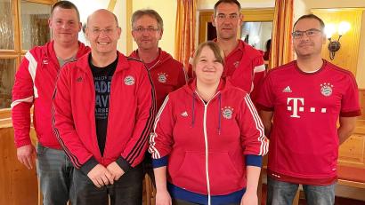 Bild: no
Im Vorstand des FC-Bayern-Fanklubs Birgland arbeiten (von links) Sebastian Loos, Alfred Kölbel, Manfred Weiß, Christian Schaller, Anna Heinl und Volker Keck mit.