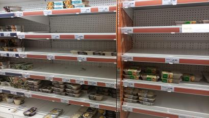 Bild: Harald Herrle/exb
Im „Sainsbury´s“ in Matlock, Filiale einer großen Handelskette , ist das Kühlregal mit den Fertiggerichten nahezu leer. Es fehlt Personal in der Lebensmittelproduktion..