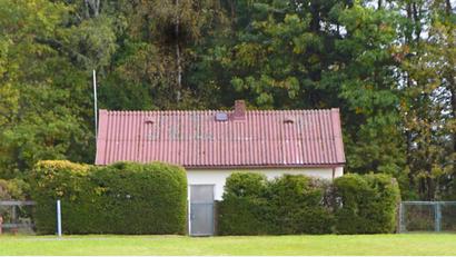Bild: bkr
Der Tiefbrunnen der Gemeinde Immenreuth hat über 60 Jahre auf dem Buckel und weist einen guten baulichen Zustand auf. Trotzdem hat er keine Zukunft mehr.