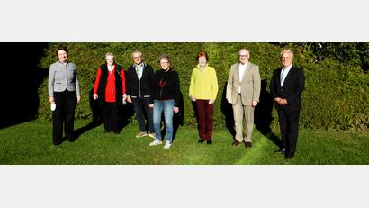 Bild: VdK Nagel/exb
Barbara Lerch (links) und Bürgermeister Helmut Voit (rechts) beglückwünschten die neuen Vorstandsmitglieder Elisabeth Greger (von links), Hans-Peter Schmidt, Heidi Schmidt, Helga Steinbruckner und Bernd Steinbruckner zu ihren Ämtern.