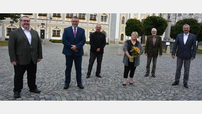 Bild: jr
Der DGB-Kreisverband Tirschenreuth verabschiedete einige Führungskräfte: (von links) DGB-Regionsgeschäftsführer Christian Dietl, Klaus Schuster, DGB-Kreisvorsitzender Achim Schraml, Gabi Grümmer, Wilfried Roeb und DGB-Organisationssekretär Peter Hofmann.