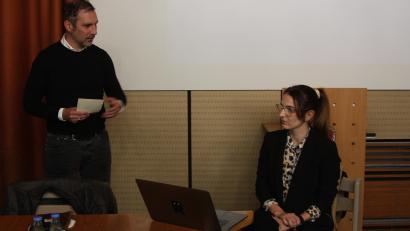 Bild: wro
Die ausgearbeiteten Ideen stellten Thomas Franz und Brigitte Hegen (von links) in der aktuellen Sitzung des Marktgemeinderats Wiesau vor.