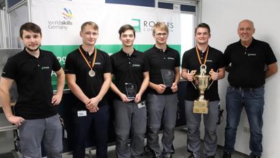 Bild: jma
Von links: Ausbilder Johannes Strößner, Valentin Mauser, Moritz Schelzke, Felix Thaller, Jonas Fuhrich und Ausbilder Johannes Beierl