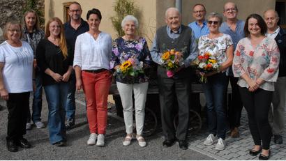 Bild: pop
Der Gartenbau- und Ortsverschönerungsverein Schmidmühlen wählt einen neuen Vorstand unter Leitung der Vorsitzenden Petra Tischler (Mitte). Mit dabei auch die ausgeschiedenen und verdienten Vorstandsmitglieder Mathilde Kolnhofer, Georg Höfler und Ingrid Vierl.