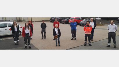 Bild: BRK Kreisverband Tirschenreuth/exb
BRK-Ausbilder und Fachdienstleiter Ralf Arnold (Vierter von rechts) mit den zehn ehrenamtlichen Rotkreuzlern, die den Grundlehrgang Betreuungsdienst im BRK-Kreisverband Tirschenreuth absolviert haben.