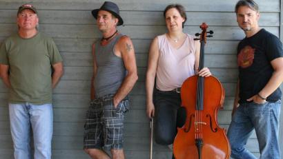 Bild: Karin Forster/exb
Rising Storm mit Cellistin Karin Ehrmann.