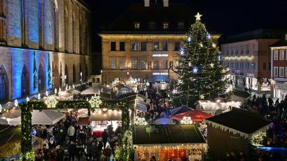 Archivbild: Petra Hartl
So eng wie früher wird die Budenstadt auf dem Amberger Weihnachtsmarkt heuer nicht stehen können. Auch andere Änderungen und Änderungsvorschläge erhitzen die Gemüter.
