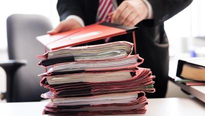 Symbolbild: Christian Charisius/dpa
Das Amtsgericht Amberg hat die Akten im Fall einer angeblichen Freiheitsberaubung und versuchten Erpressung geschlossen.