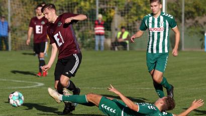 Bild: Michael Horling
Marcel Kaiser (links) setzt sich hier gegen Xaver Müller (am Boden) durch.