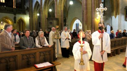 Bild: Hirsch
Monsignore Josef Fischer und Pfarrer Hannes Lorenz trugen das Abbild der "Muttergottes von Altötting" in die Kirche und huldigten gemeinsam mit den Marienverehrern der Mutter Gottes.
