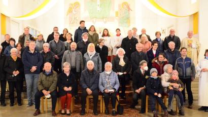 Bild: Kunz
Die Jubelpaare aus der Pfarreiengemeinschaft Herz Jesu und St. Johannes feiern zusammen.
