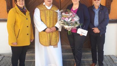 Bild: mad
Bei einem Gottesdienst wurde Anita Forster als Leiterin des Chors "Ganz & Gar" verabschiedet.