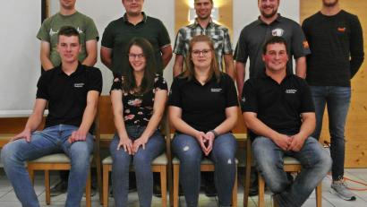 Bild: Jungzüchtergemeinschaft Tirschenreuth/exb
Neuwahlen gab es bei der Jungzüchtergemeinschaft Tirschenreuth. Im Bild (hinten, von links) Lukas Härtl, Sebastian Thoma, Andreas Stock, Josef Weiß und Niko Kraus sowie (sitzend, von links) Simon Meisl, Johanna Schmeller, Sophie Gmeiner und der neue Vorsitzende Michael Schuller.