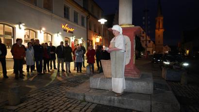 Bild: kaz
Anna Müller-Rösch als "Sybilla Schimmel" berichtete, wie sie sich 1848 dazu verleiten ließ, im Rausch ein Feuer in der Stadt zu legen, bei dem fast 100 Häuser abbrannten.