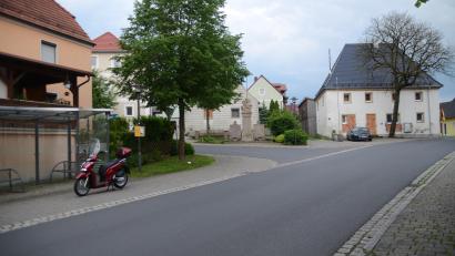 Archivbild: ak
Weiter diskutiert wird eine Tempo-30-Beschränkung entlang der Hauptstraße wie hier in der Ortsmitte. Dazu sollen nun das Landratsamt und die Polizei gehört werden.