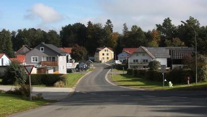 Bild: wro
Im Ortsbereich von Leugas gilt weiterhin Tempo 50. Die Informationen dazu waren Thema der jüngsten Sitzung des Gemeinderats Wiesau.