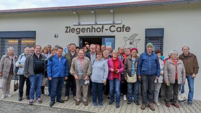 Bild: jzk
„Auf geht`s ins Ziegen-Cafe“ hieß es nach der Hofführung auf dem Ziegenhof Deß.