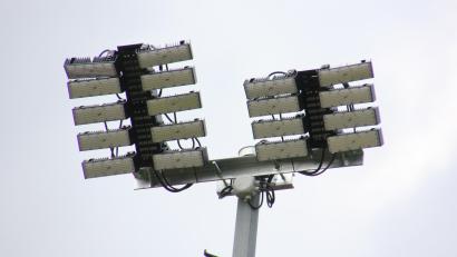 Bild: kro
Eine neue Flutlichtanlage hat die DJK Falkenberg in den zurückliegenden Wochen aufgebaut.
