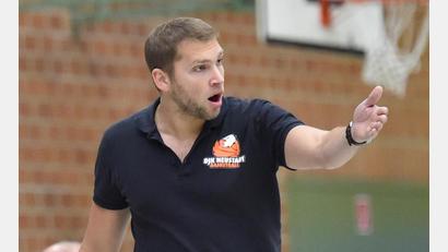 Bild: A. Schwarzmeier
Da half auch die energische Ansprache von Trainer Stefan Merkel nicht: Die DJK-Basketballer unterlagen bei der BG Litzendorf mit 31:74.