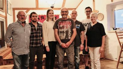 Bild: Jürgen Zapf/exb
Sie leiten den Karateverein "Gebukan": (von links) 1. Vorsitzender Hans Ruml, 2. Kassier Tobias Schwarz, Schriftführerin Anna Schönberger, 1. Kassier Franz Herdegen, 2. Vorsitzender Johann Plecher, Kassenprüfer Michael Hirn 
sowie Frauen- und Jugendbeauftragte Sabine Köppl.