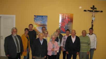 Bild: Karl Troidl/exb
Die Treue zur KAB ist legendär. In Oberwildenau wurden drei Mitglieder sogar für 60-jährige Zugehörigkeit geehrt.