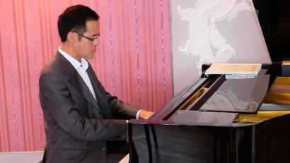 Bild: do
Der französisch-japanische Pianist Yuuki Oba am Steinweg-Flügel in Speinshart.