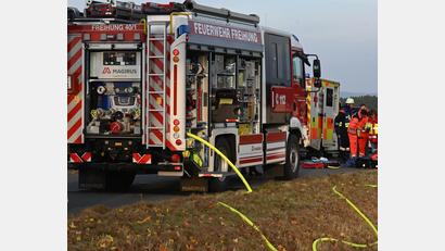 Bild: gf
Zahlreiche Rettungskräfte und Feuerwehrleute waren an der Unfallstelle nahe Obersteinbach im Einsatz.