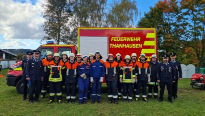 Bild: rdh
Die 14 Aktiven mit den Schiedsrichtern (von links) Kreisbrandmeister a. D. Willi Horn, Kreisbrandmeister Wolfgang Fischer sowie (von rechts) Kreisbrandinspektor Lorenz Müller mit Kommandant Florian Schwamberger.