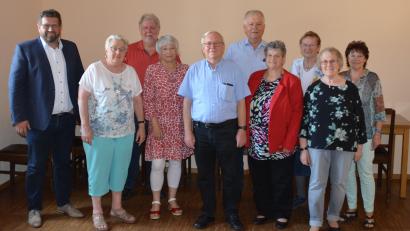 Bild: Walter Pritzl/exb
Die SPD-Arbeitsgemeinschaft 60plus hat gewählt (von links): Johannes Foitzik, Ingrid Weber, Dieter Weiß, Rita Weber, Vorsitzender Wolfgang Fesich, Bezirksvorsitzender Reinhold Strobl, Sonja Höcherl, Ursula Rähr, Gerlinde Müller und Ursel Jäger.