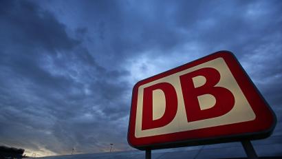 Bild: Oliver Berg/dpa
Das Logo der Deutschen Bahn.