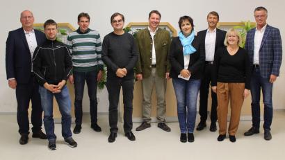 Bild: Theresa Ströhl/exb
Der neue Vorstand der Lebenshilfe (von links): Eduard Freisinger, Alexander Seitz, Ralph Schmitt, Stefan Täschner, Martin Schafbauer, Ulrike Breuer, Bernhard Vahle, Petra Maier und Hermann Falk.