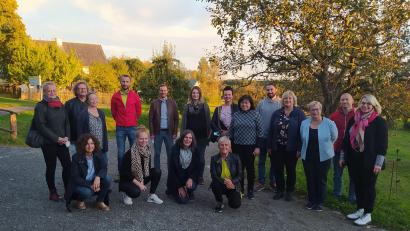 Bild: Dominik Hauser/exb 
Die Gleichstellungsbeauftragte Helga Forster (rechts) gab den Familienbeauftragten der Landkreis-Kommunen wertvolle Tipps..