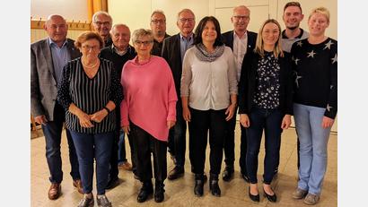 Bild: mma
Manch Neue und viele Bewährte engagieren sich im Hahnbacher Hahnbacher Kulturausschuss (von links): Vorsitzender Georg Götz, Irmi Limbeck, Werner Koller, Erich Kelsch, Hildegard Gallitzendörfer, Christian Geilersdörfer, Willi Hofmann, Alexandra Fiedler, Bürgermeister Bernhard Lindner, Sibylle Saazer, Michael Kreft und Marion Bäumler.