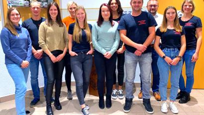 Bild: fjo
An der Spitze der neuen Vorstandschaft beim Waidhauser Faschingsverein steht ab sofort Ann-Marie Kals (Mitte), die auf Johanna Bauer (rechts) folgt.