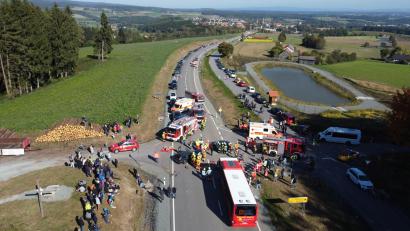 Bild: Gustl Beer
Einsatzübung auf der B 299 bei Erbendorf