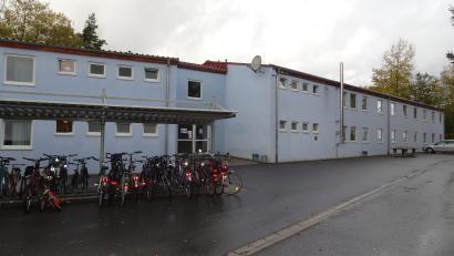 Bild: rti
In der zentralen Gemeinschaftsunterkunft für Asylbewerber in Tirschenreuth stehen 168 Plätze zur Verfügung. Belegt sind davon knapp 100.