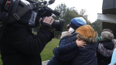 Bild: Hirsch
Tränen flossen, und die Menschen umarmten sich vor Freude über den städtischen Vermerk "Baugebiet Fronberg Hasenbuckel II". Im Windhund-Verfahren hatten sie die Nase vorn und können nun konkrete Baupläne schmieden.