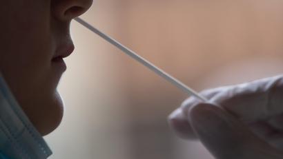 Symbolbild: Sebastian Gollnow/dpa
Im Landkreis Tirschenreuth gab es am Mittwoch sieben positive Corontests.