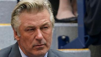 Bild: John Minchillo
US-Schauspieler Alec Baldwin als Zuschauer bei den US Open. Foto: John Minchillo/AP/dpa