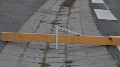 Bild: dob
Mit bis zu sechs Zentimetern Tiefe scheint vielen Nutzern die Wasserrinne bei der Einfahrt in Richtung Fahrenberg zu mächtig. Vorsicht ist beim Befahren angesagt.