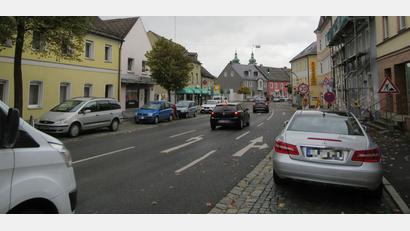Bild: kgg
Die Planung zur Verlegung der Bundesstraße 299, die bislang durch die Innenstadt von Waldsassen verläuft, beschäftigt am Montag, 25. Oktober, den Stadtrat in öffentlicher Sitzung.
