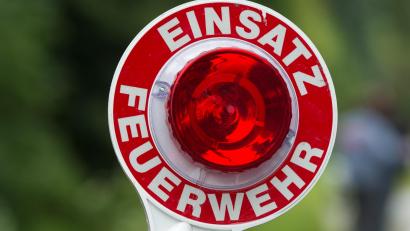 Symbolbild: Armin Weigel/dpa
Feuerwehr im Einsatz: Wegen Sturmtief "Ignatz" war das am Donnerstag, 21. Oktober, im Landkreis Amberg-Sulzbach 24 Mal der Fall.