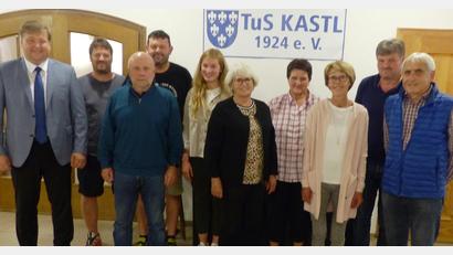Bild: jp
Der TuS Kastl wählt einen neuen Vorstand (von links): Bürgermeister Stefan Braun, Daniel Fasoldt, Reinhard Hufnagel, Klaus Hiller, Franziska Bleisteiner, Gisela Draxler, Lisa Müller, Annemarie Kremser, Vorsitzender Norbert Bleisteiner und Hans König.