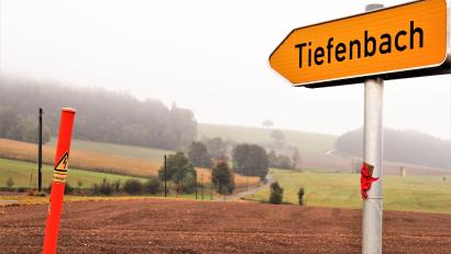 Bild: stg
Die Gemeindeverbindungsstraße über Tiefenbach nach Bingarten soll ausgebaut werden.