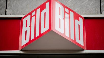 Archivbild: Christoph Soeder, dpa
Das Logo der Boulevardzeitung «Bild» an einem Kiosk.