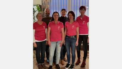 Bild: Annegret Greber/exb
Annegret Greber (rechts) und Heidi Scheuer (links) haben weiterhin in der Vorstandschaft das Sagen. Dem Team gehören noch Markus Greber, Katrin Kahler, Katrin Niederdräing und Manuela Meier an.